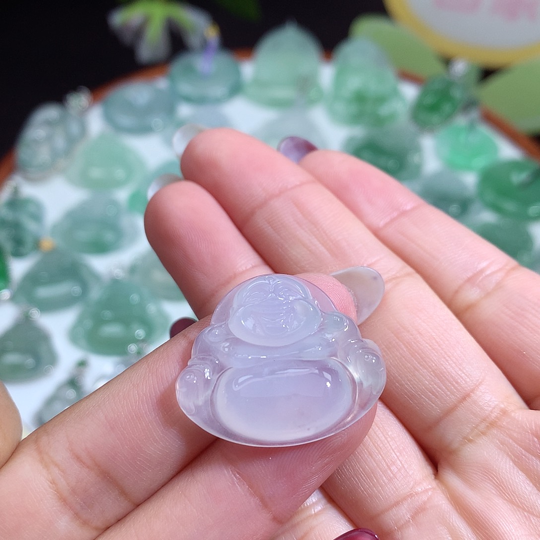 江***雨翡翠未镶嵌颈饰佛公