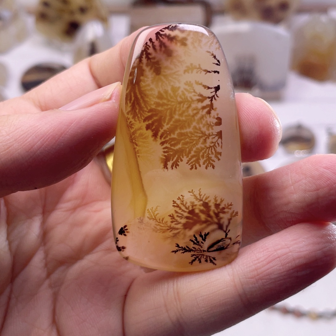 ****草玛瑙/玉髓未镶嵌珠宝奇石