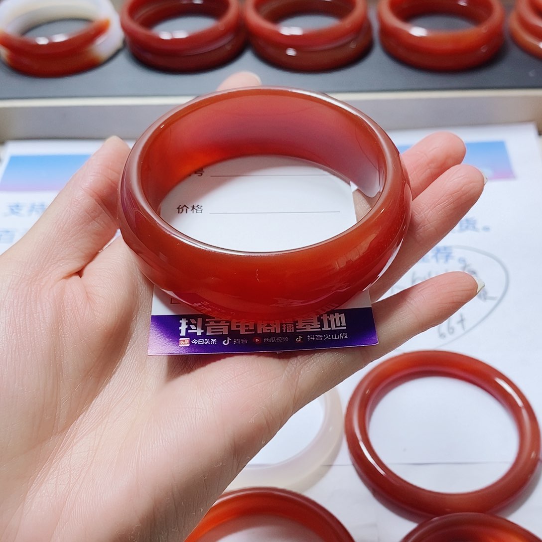 玛瑙/玉髓手镯未镶嵌60圈口微瑕8号