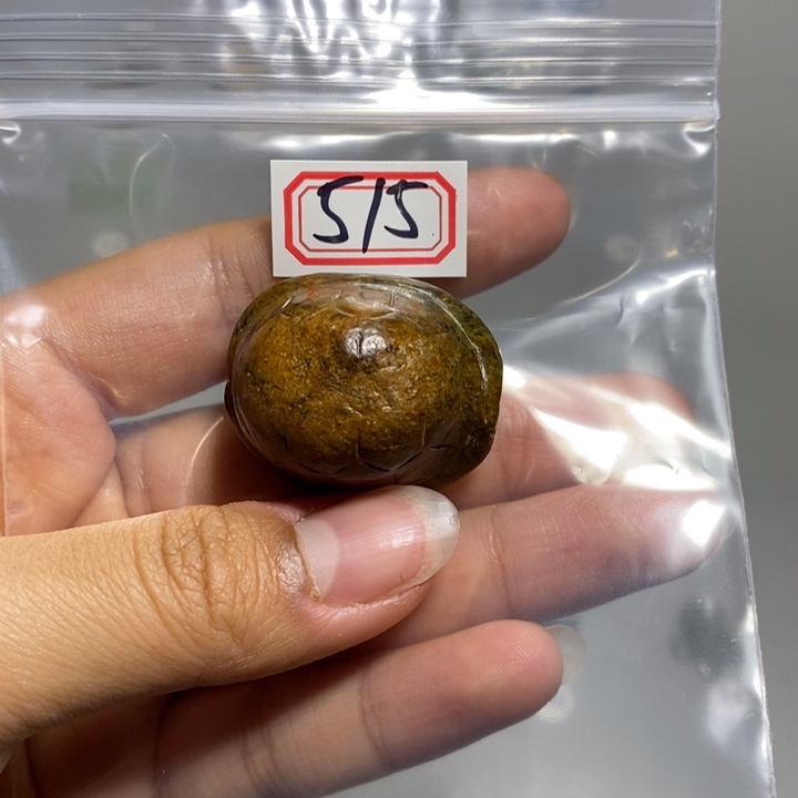 蛇纹石玉颈饰未镶嵌黑*