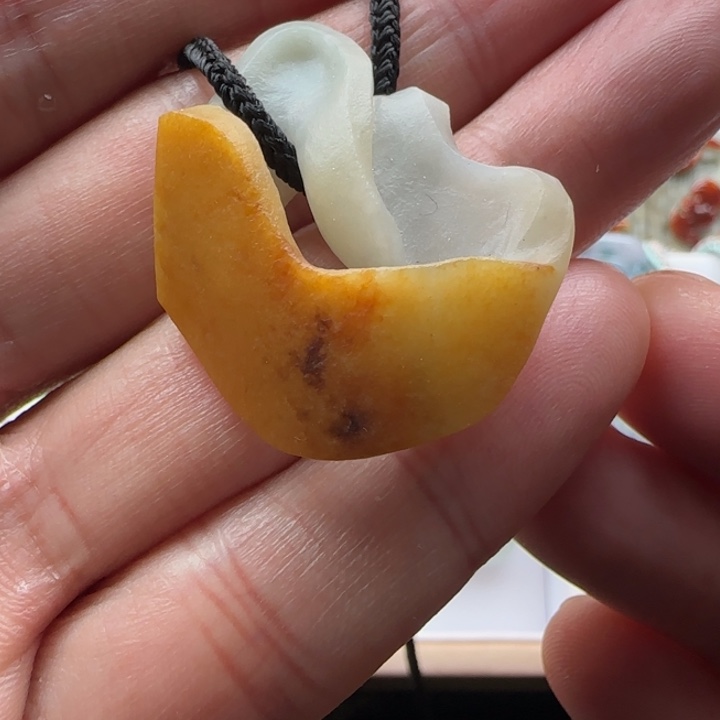 翡翠颈饰未镶嵌特色俏雕莫比乌斯环挂件