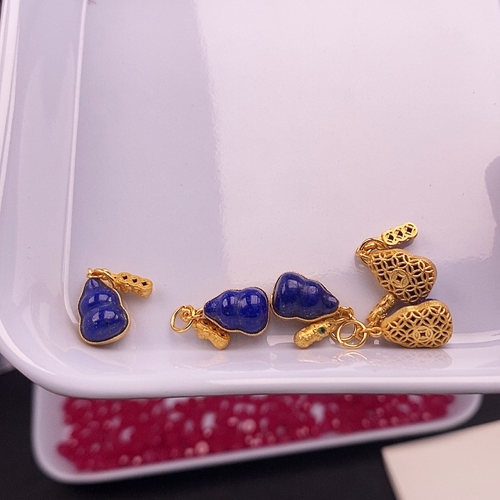 未镶嵌配饰一个青金石葫芦玛瑙/玉髓