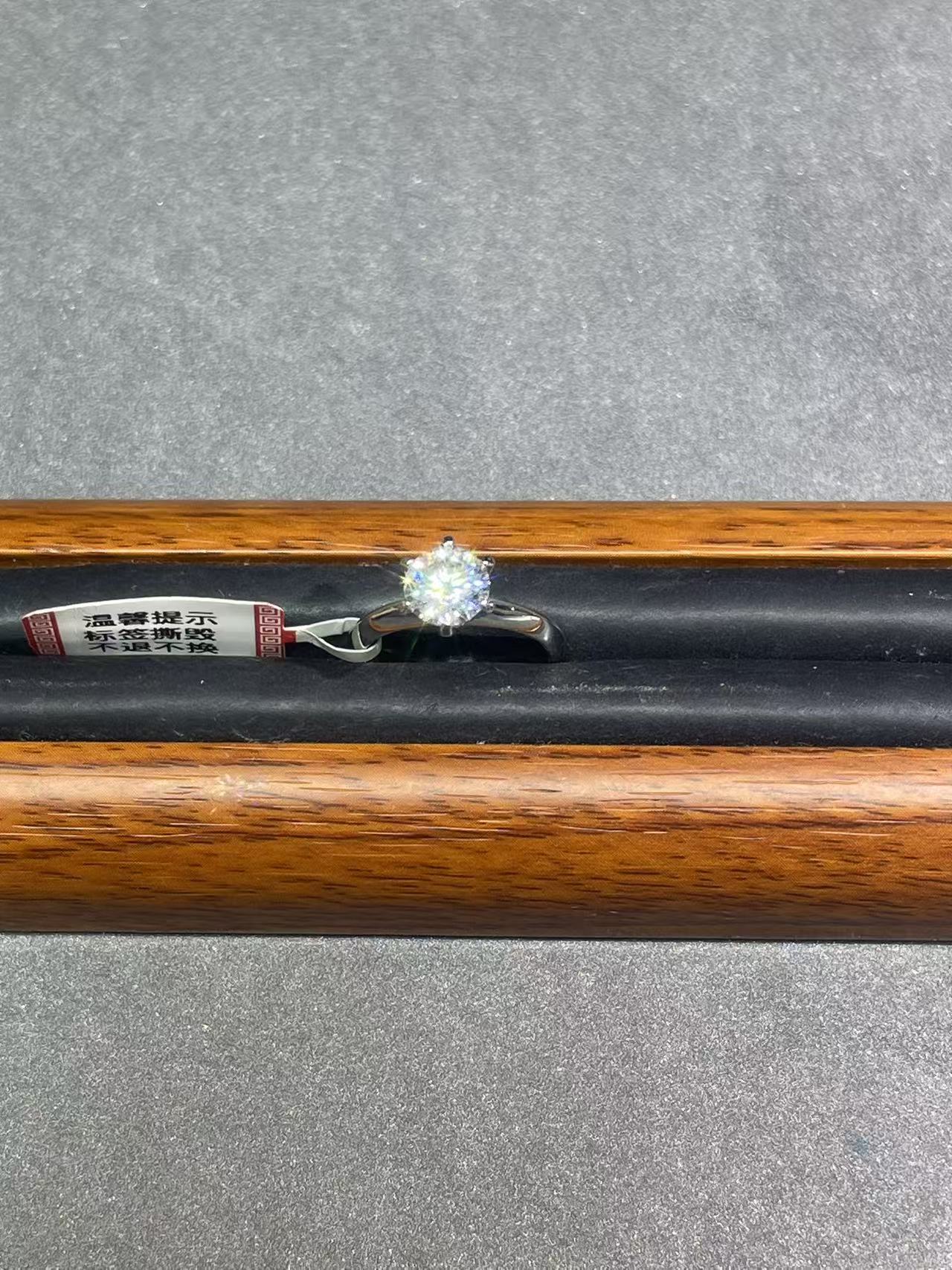 d29白色经典六爪戒指多样发