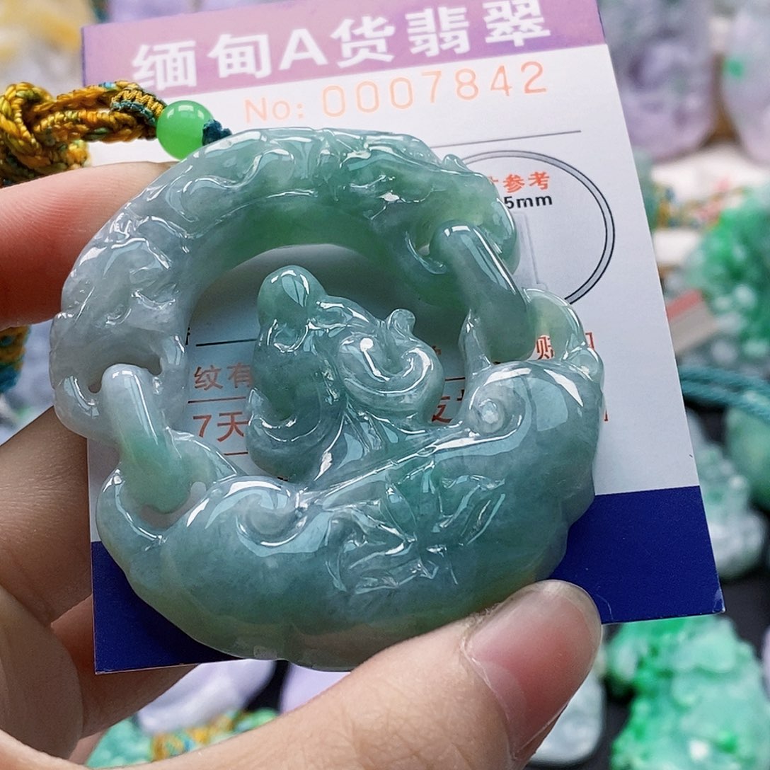 吊坠(不含链)未镶嵌翡翠