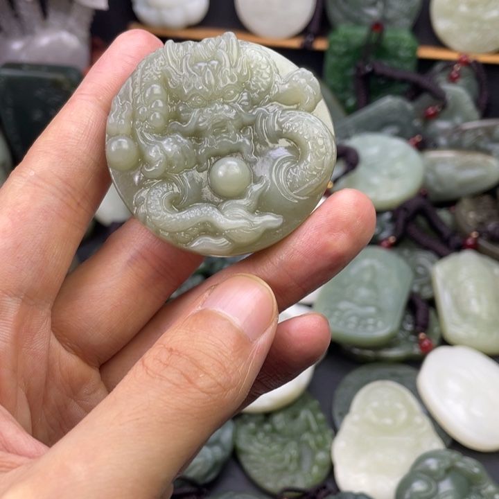 和田玉未镶嵌颈饰