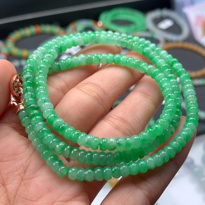 翡翠手镯未镶嵌卡