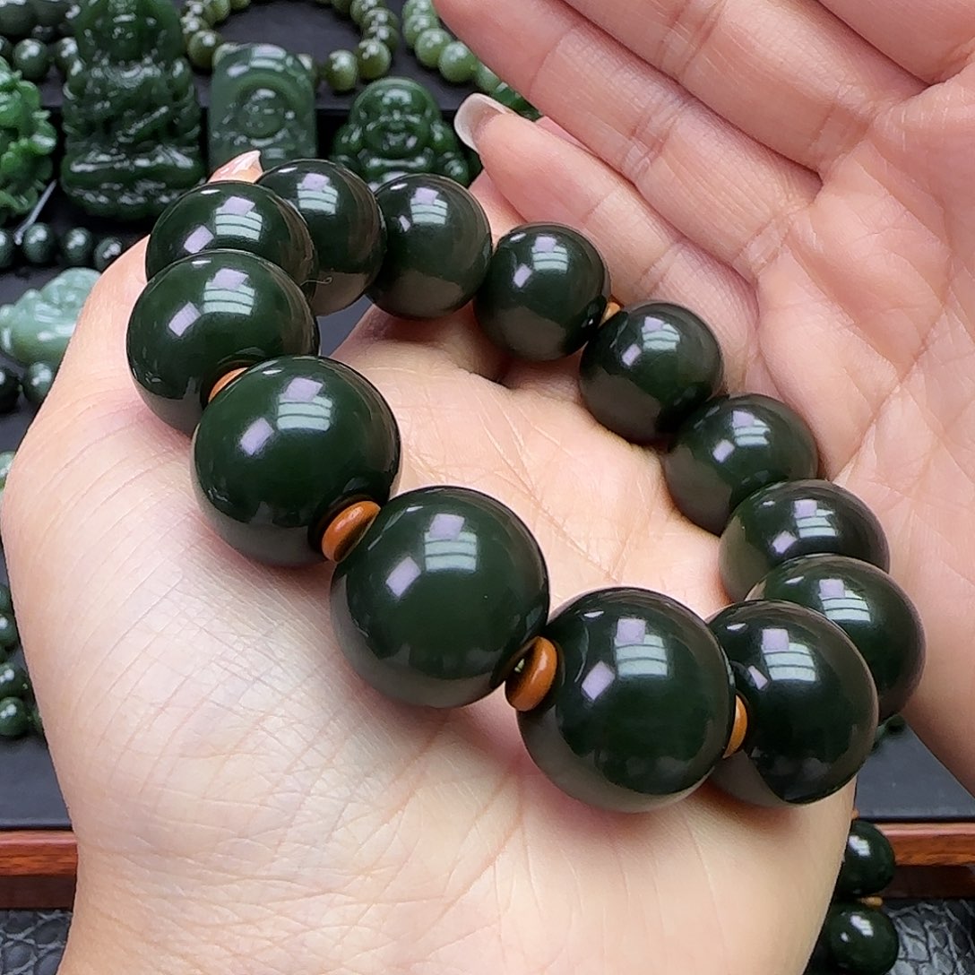 冬***日和田玉未镶嵌珠宝奇石