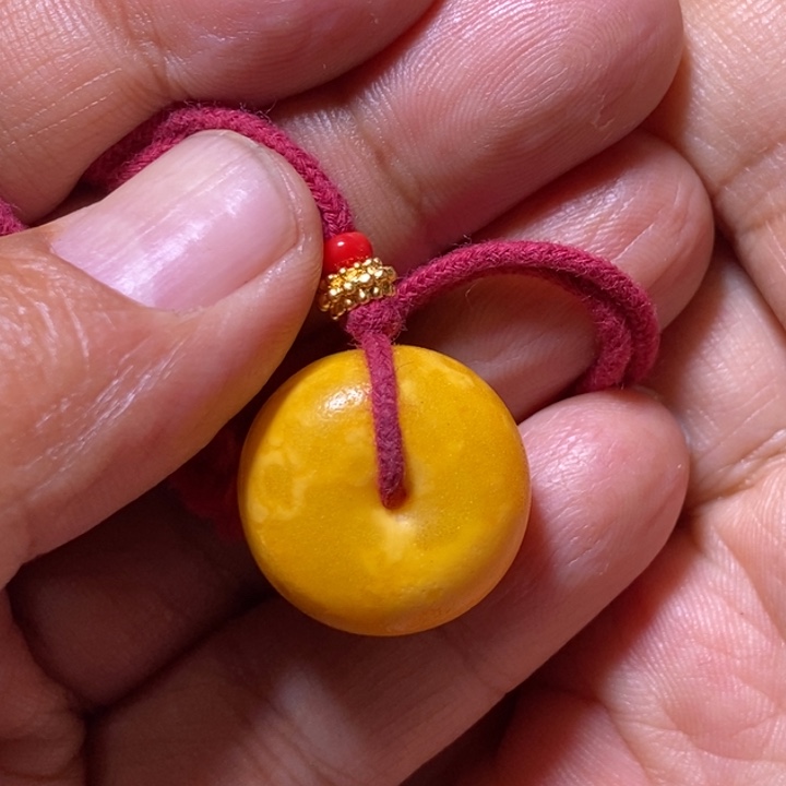 蜜蜡裸石未镶嵌配饰