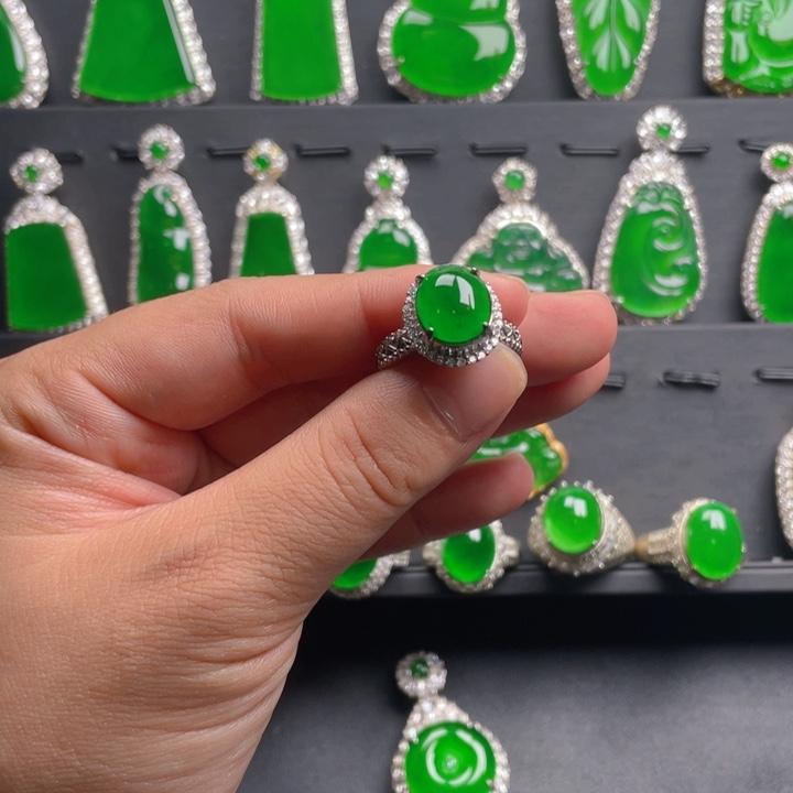 翡翠戒指未镶嵌翡翠戒指