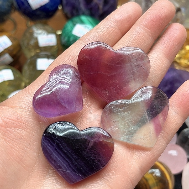 萤石88克萤石爱心未镶嵌