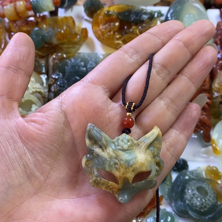 蛇纹石玉未镶嵌颈饰