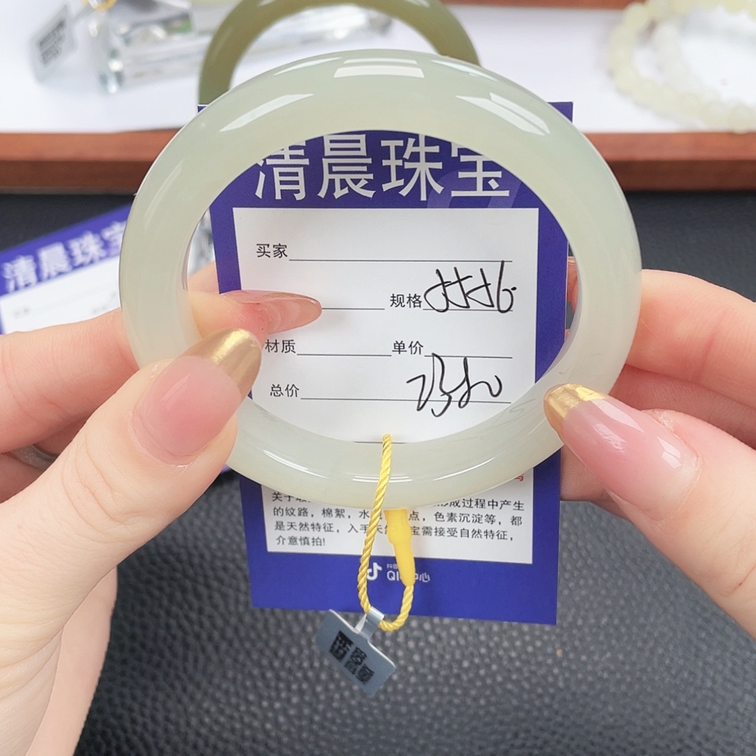 和田玉未镶嵌手镯