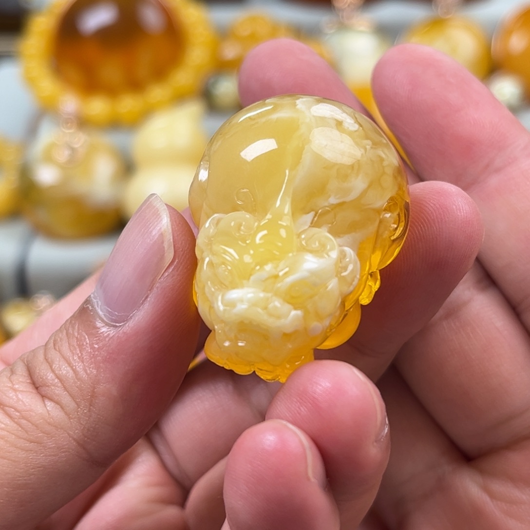 蜜蜡未镶嵌珠宝奇石