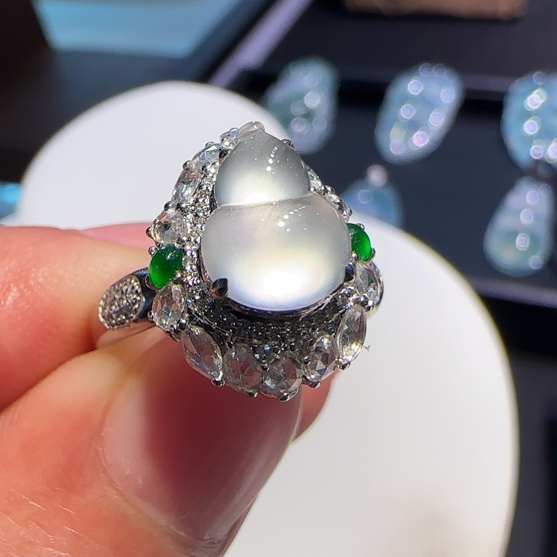 翡翠18K金镶嵌戒指