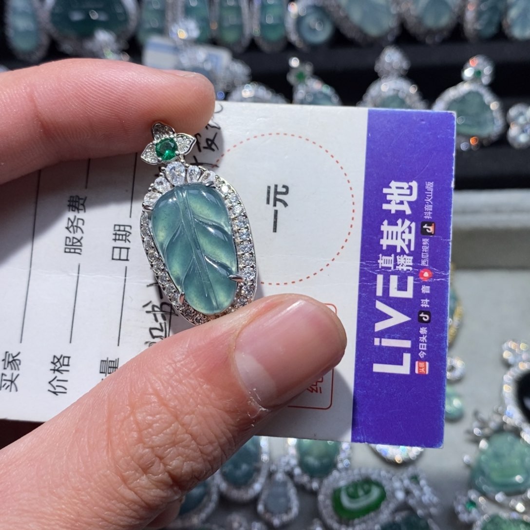 翡翠颈饰未镶嵌翡翠