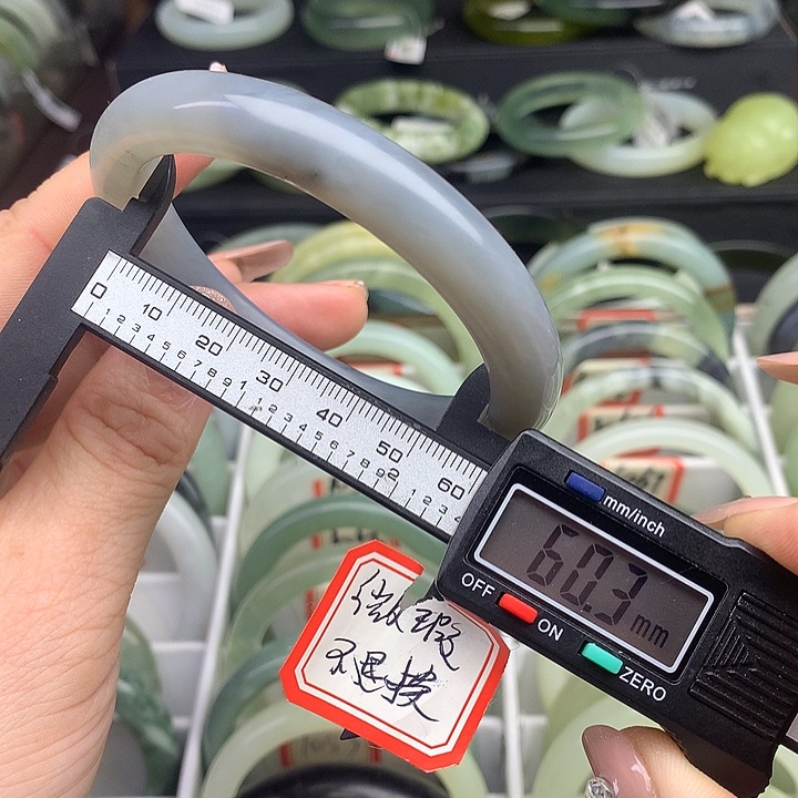 蛇纹石玉手镯未镶嵌1042