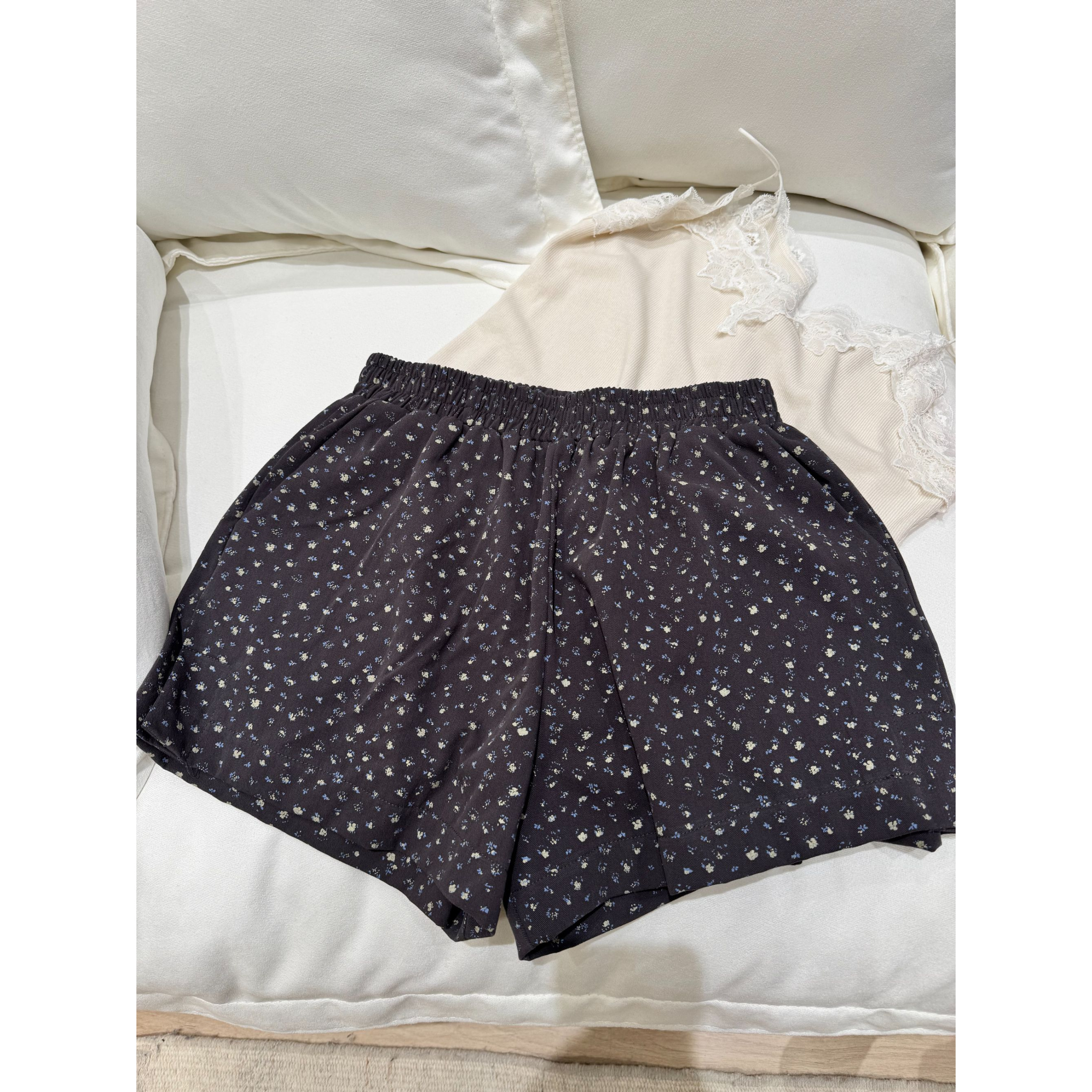 路一.韩国 Seoulfletta小花短裤 25030408