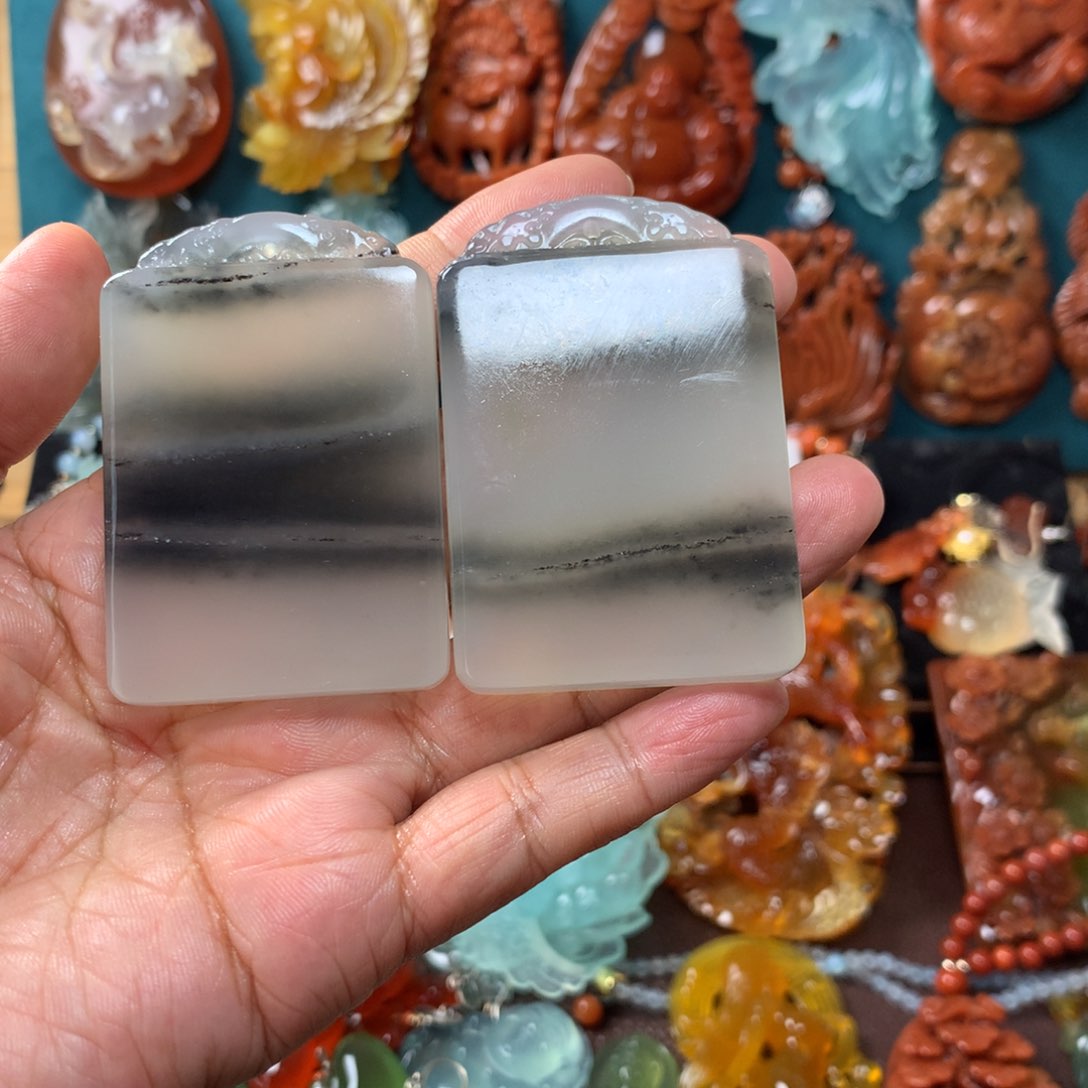 蛇纹石玉挂坠未镶嵌