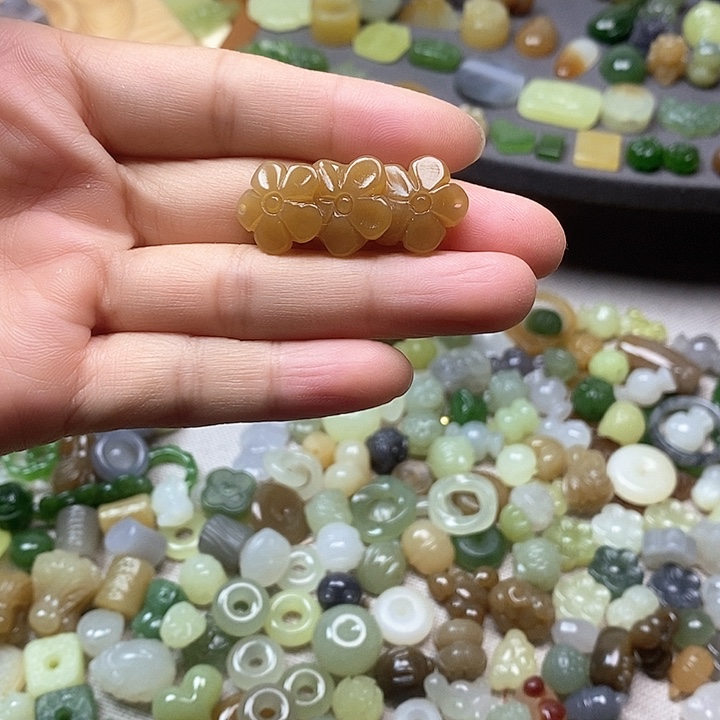 未镶嵌和田玉挂件花