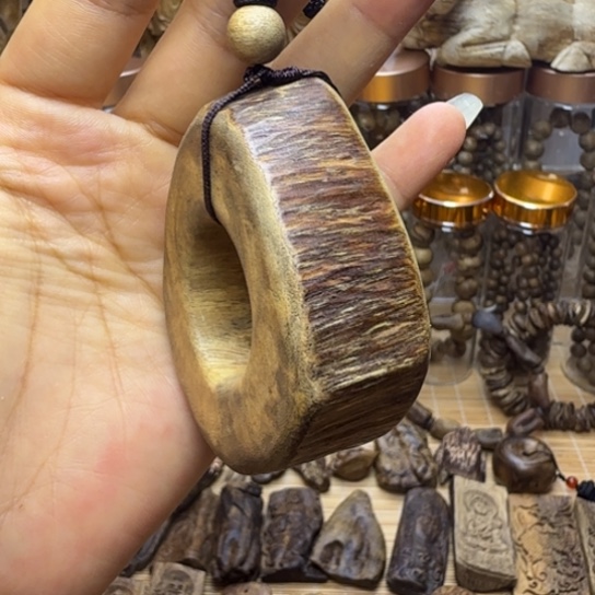 沉香碎屑沉香惠安大扳指 25 克