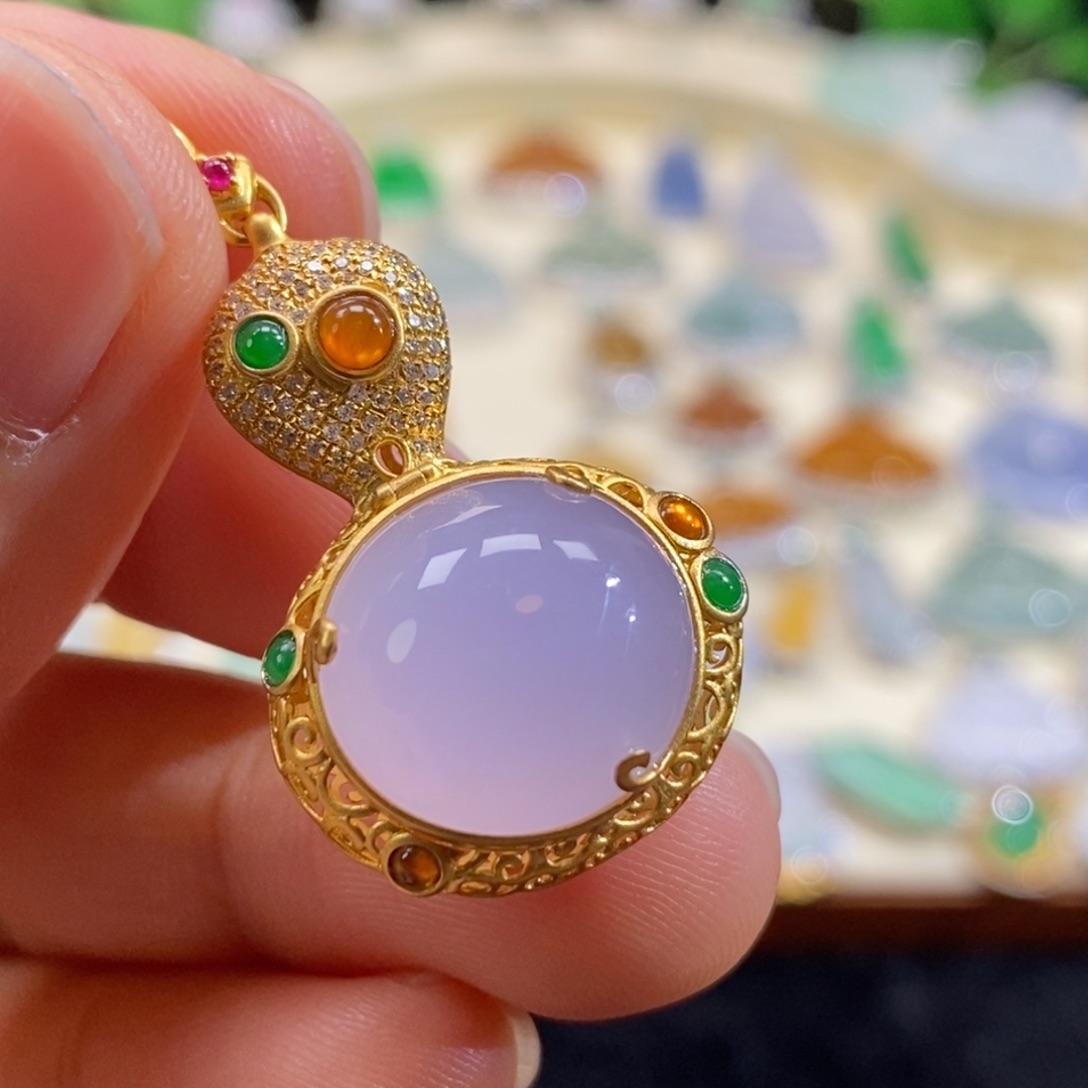 翡翠18K金镶嵌颈饰