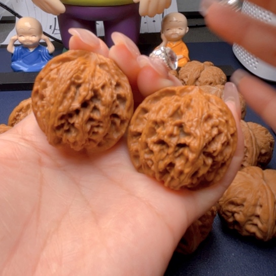 文玩核桃吊坠苹果园