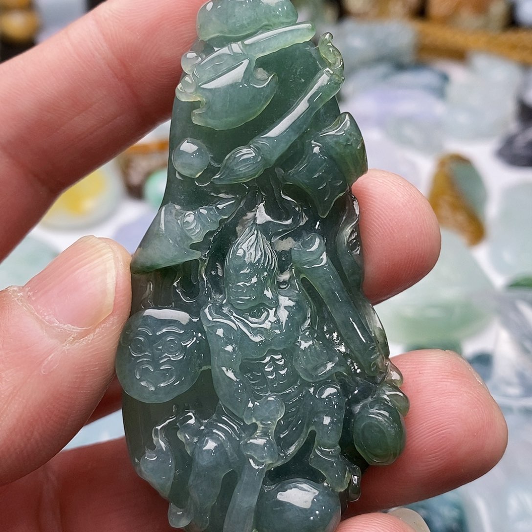 翡翠颈饰未镶嵌不动明王