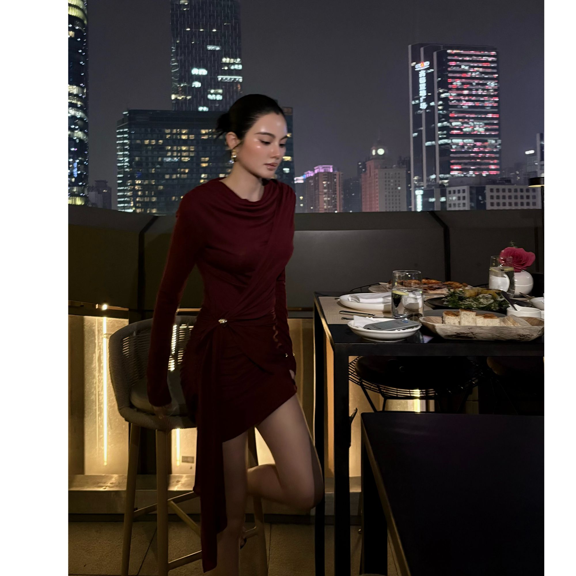 【徐达琳专属】荡领长袖连衣裙显身材收腰气质包臀短裙女秋冬LD6088