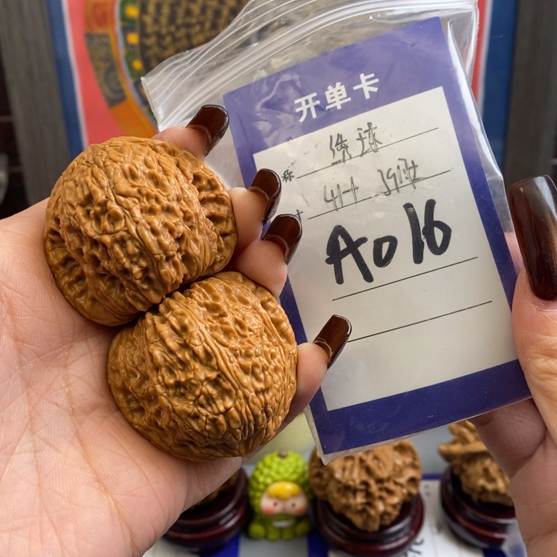 文玩核桃吊坠@***遂绣球