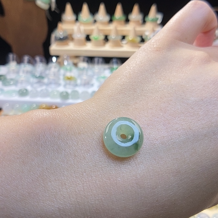 翡翠未镶嵌颈饰芙蓉绿花扣福利不退换