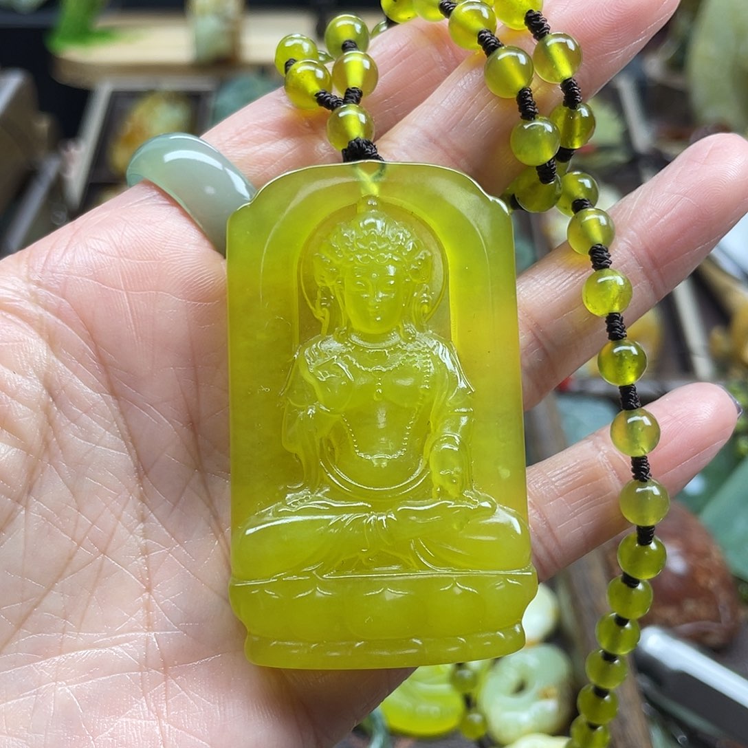 蛇纹石玉颈饰未镶嵌黄金玉度母