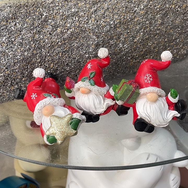 树脂红色圣诞地精三个