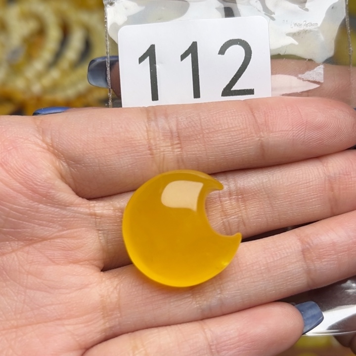 蜜蜡未镶嵌裸石微瑕福利款满蜜芬达色鸡油黄月牙