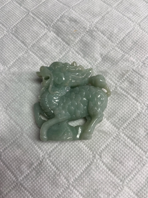 玉如军意翡翠珠宝