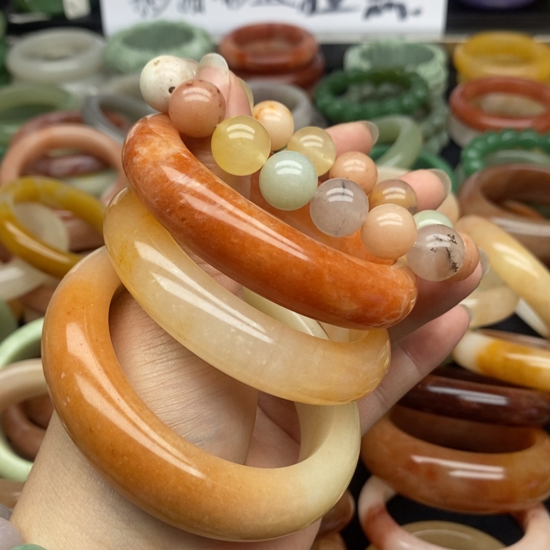 琪***嘉石英质玉未镶嵌手镯