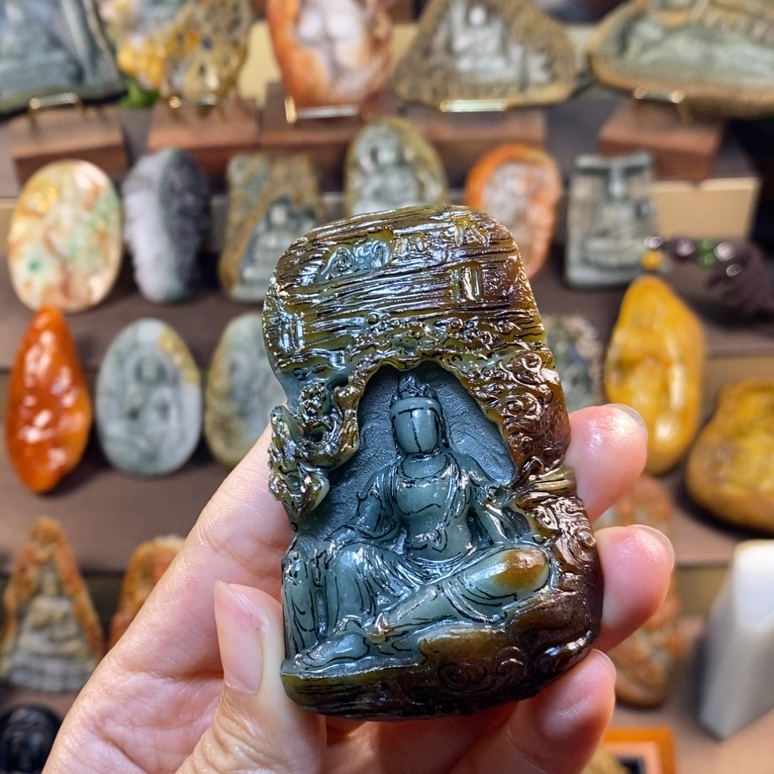 鼻***酸定制翡翠未镶嵌翡翠挂件