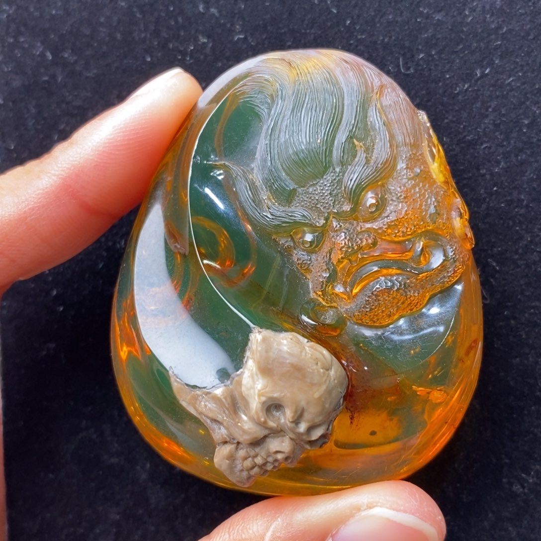 琥珀未镶嵌颈饰40克