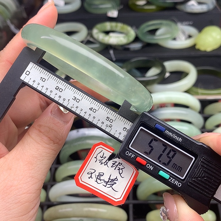 蛇纹石玉手镯未镶嵌602