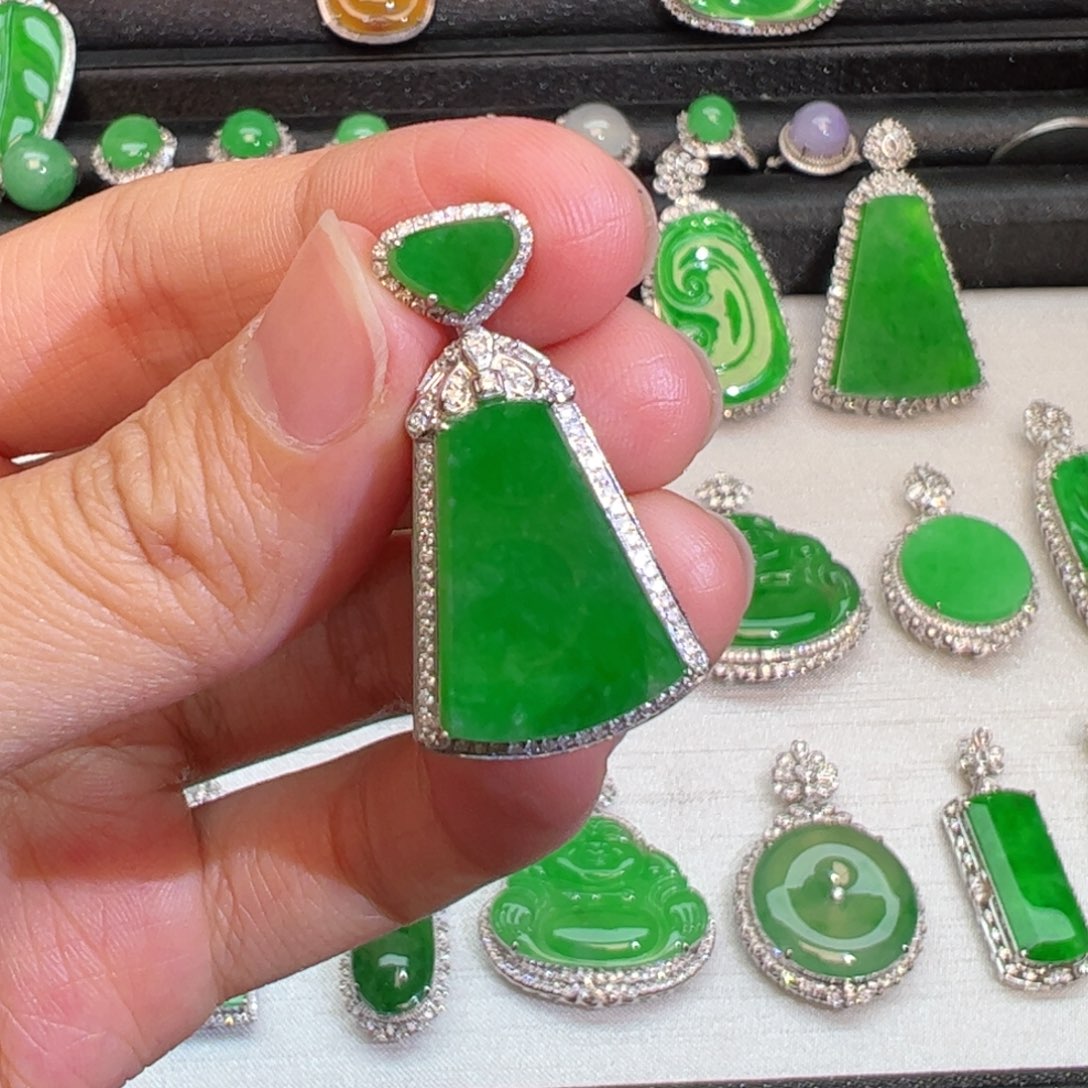 翡翠吊坠(不含链)18K金镶嵌