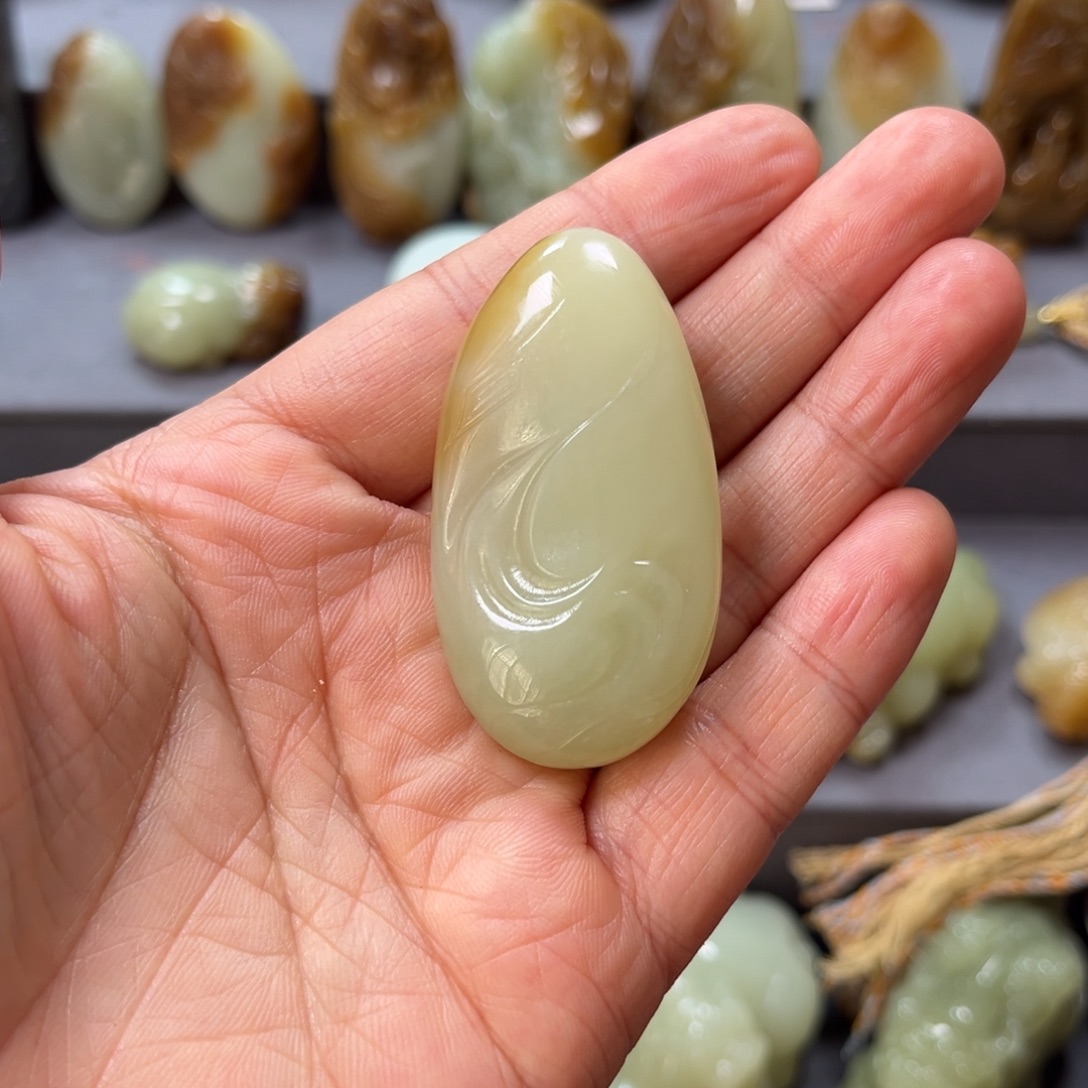 用***5和田玉未镶嵌颈饰
