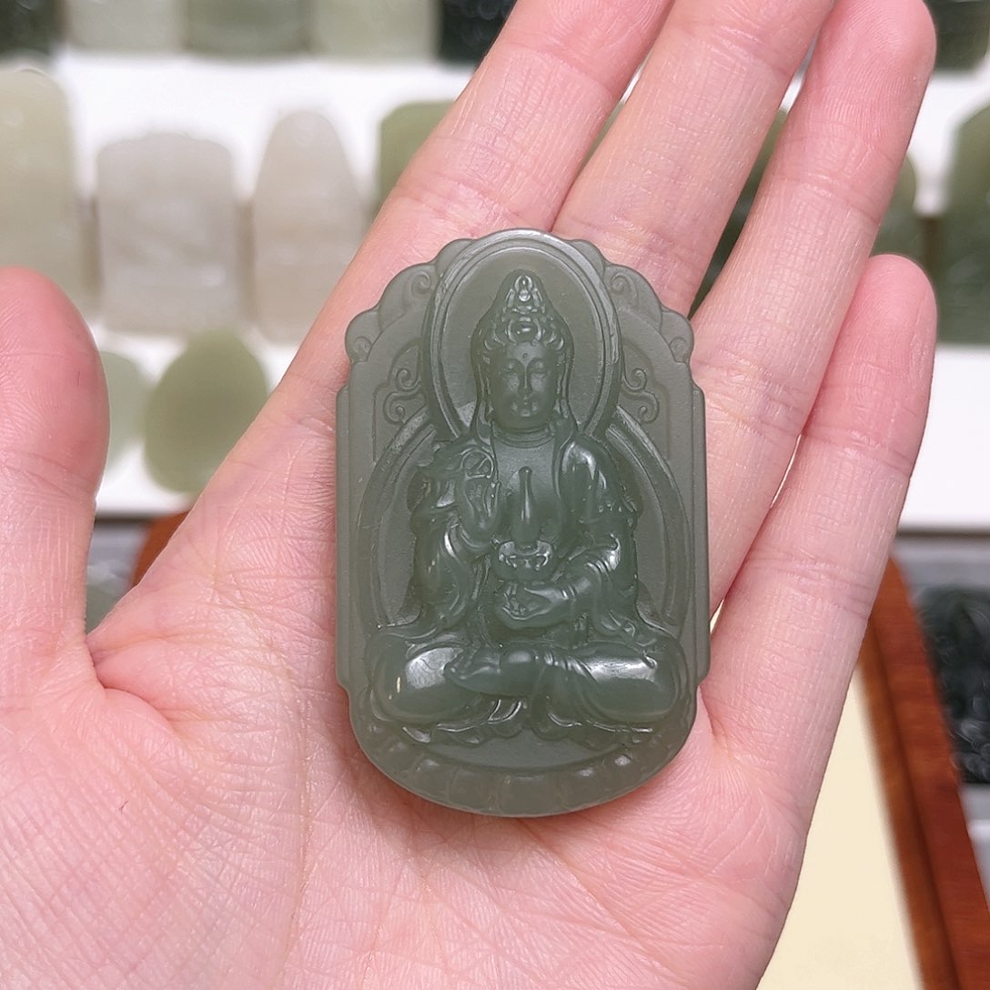 和田玉颈饰未镶嵌一**•