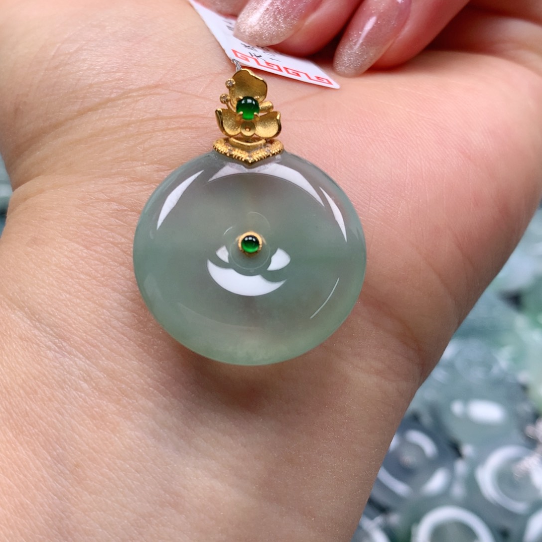 翡翠颈饰18K金镶嵌天然翡翠