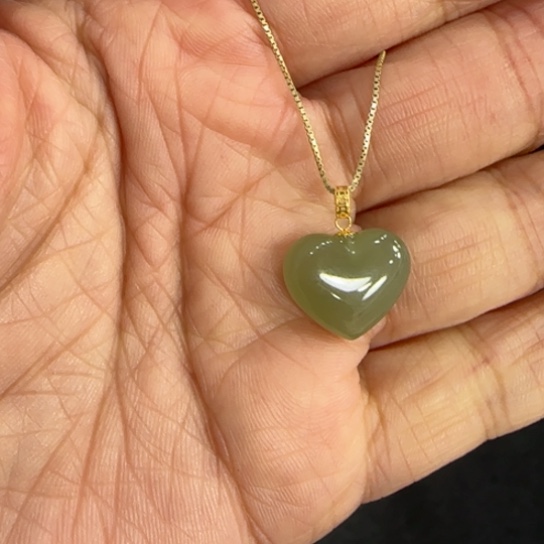 和田玉颈饰18K金镶嵌爱心好冰