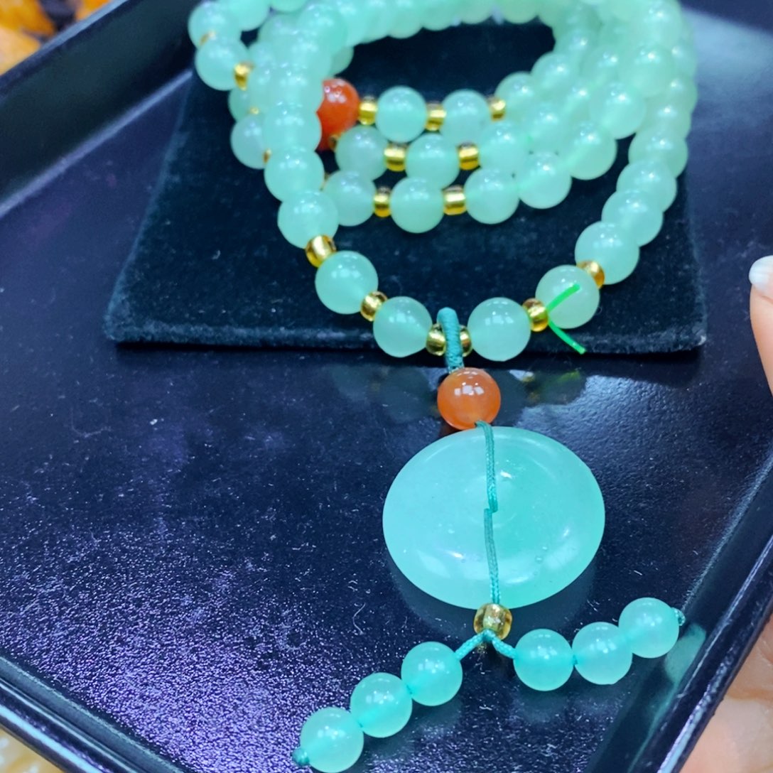 未镶嵌石英质玉（黄龙玉）项链