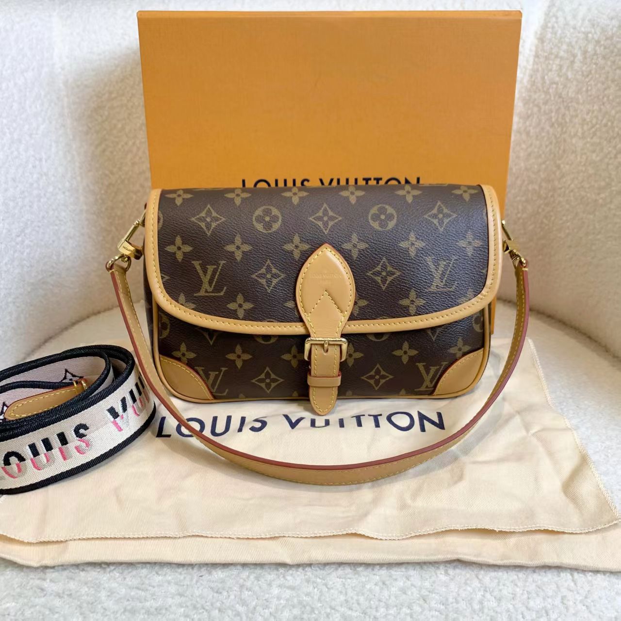 99新 LouisVuitton/路易威登 壹臻/老花法棍包 米黑肩带 92946030