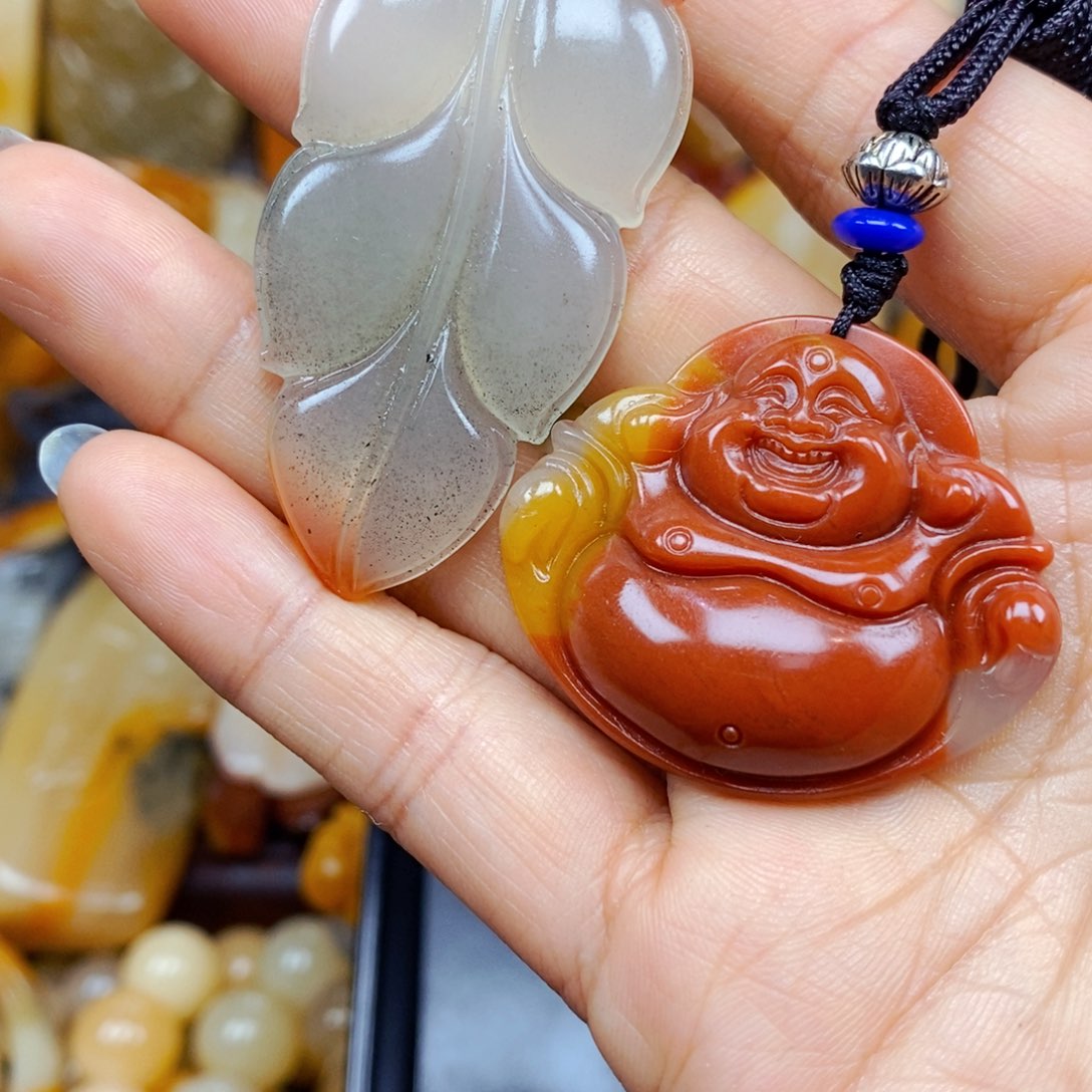 石英质玉未镶嵌颈饰