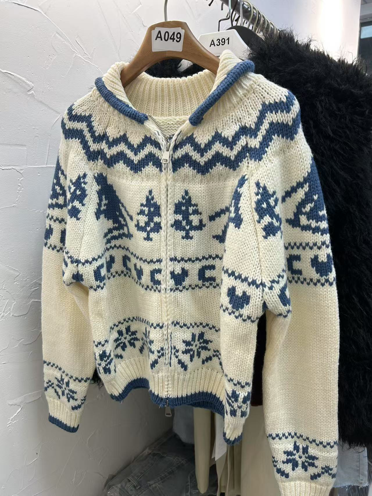 谢欧奈早春新款 颜色很好看的蓝色系毛衣外套