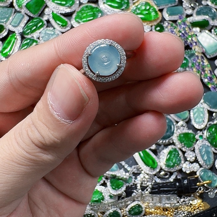 翡翠颈饰未镶嵌天然A货翡翠放漏