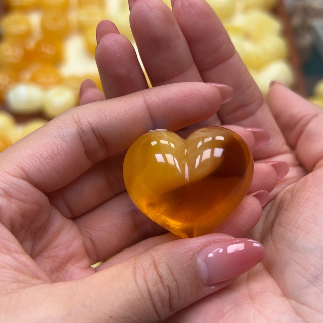 轰***轰琥珀未镶嵌颈饰蜜蜡