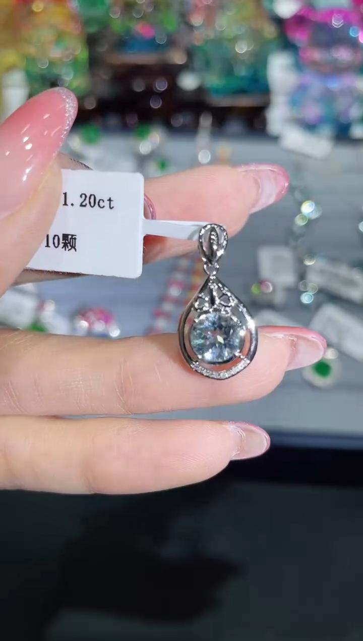 18K金镶嵌海蓝宝石吊坠